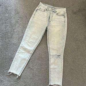 Acid washed distressed straight leg jeans